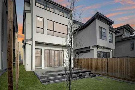 2019 29 Ave SW Calgary, AB T2T 1N4
