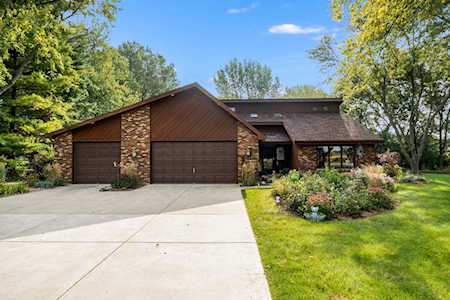 12N271 Jackson Dr Elgin, IL 60124