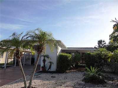 11125 2nd St E Treasure Island, FL 33706