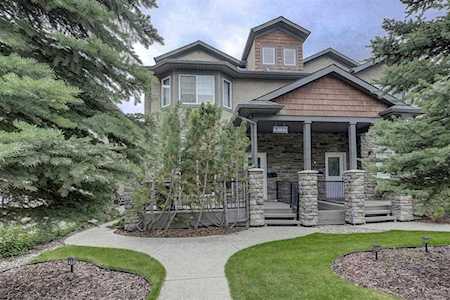 3421 5 Ave NW #1 Calgary, AB T2N 0V4