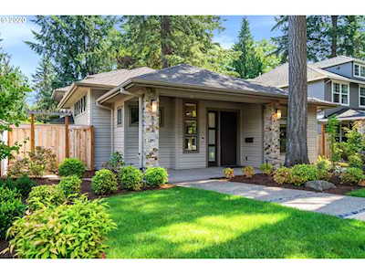 877 9th St Lake Oswego, OR 97034