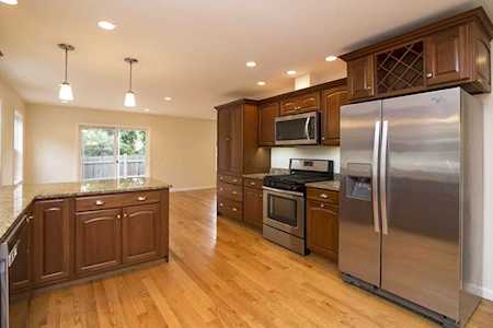 89 High St #B Rockport, MA 01966