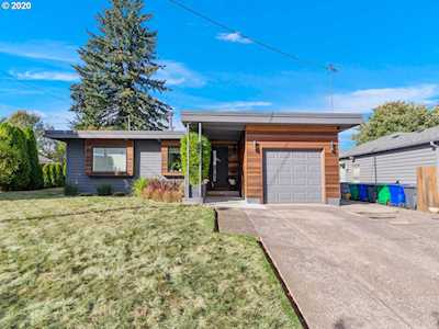 7733 SE Stephens St Portland, OR 97215