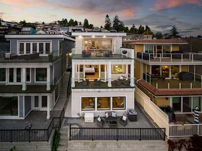 15434 Victoria Avenue White Rock, BC V4B 1H3
