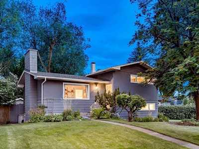 132 Chinook Dr SW Calgary, AB T2V 2P9