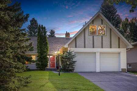 2024 Urbana Rd NW Calgary, AB T2N 4B8