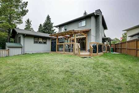 34 Oakvale Place SW Calgary, AB T2V 1H4