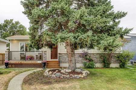 5611 Travis Crescent NE Calgary, AB T2K 3W1