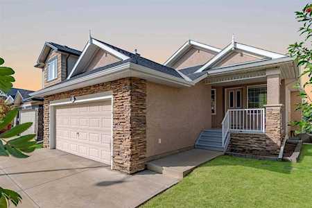 13 Cresthaven Way SW Calgary, AB T3B 5X8