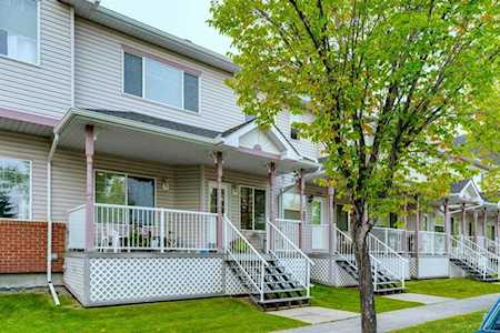 198 Prestwick Landing SE Calgary, AB T2Z 3Z7