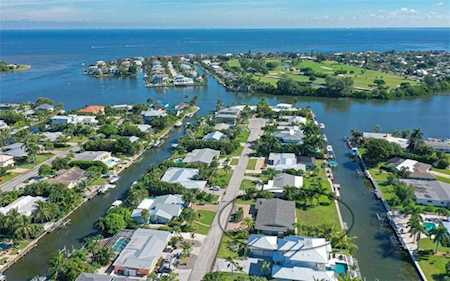 519 72nd St Holmes Beach, FL 34217