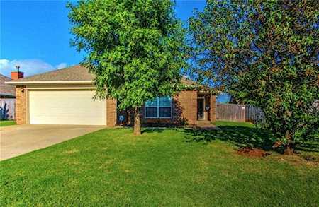 516 S Pointe Ln Mustang, OK 73064