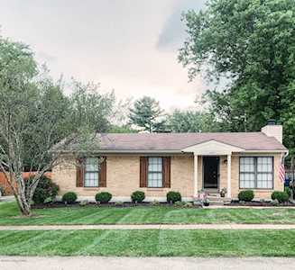 6621 Ashbrooke Dr Pewee Valley, KY 40056