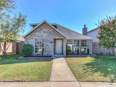 2116 S Lakecrest Dr Moore, OK 73170