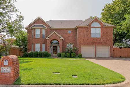 717 Crystal Lane Hurst, TX 76054