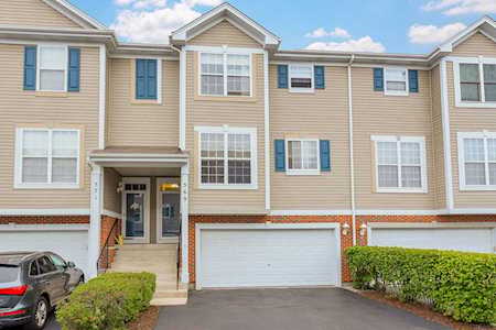 569 Declaration Ln Aurora, IL 60502