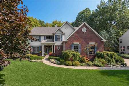 255 Williamsburg Dr Avon Lake, OH 44012