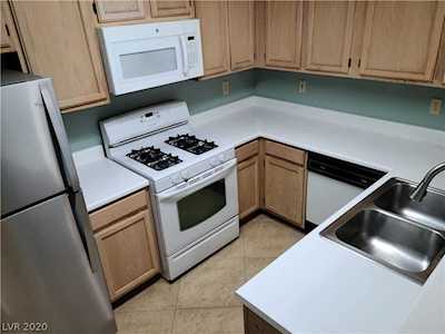 2104 Bavington Dr #B Las Vegas, NV 89108