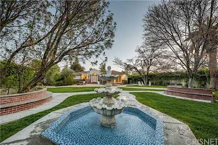 23202 Oxnard Street Woodland Hills, CA 91367