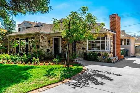 2346 Las Lunas Street Pasadena, CA 91107