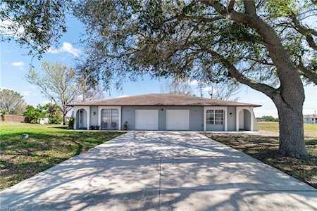821/823 NE 7th Place Cape Coral, FL 33909