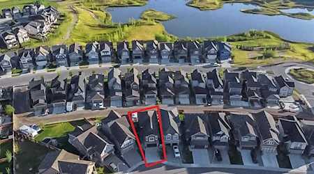 34 SE Masters Mews Calgary, AB T3M 2B4