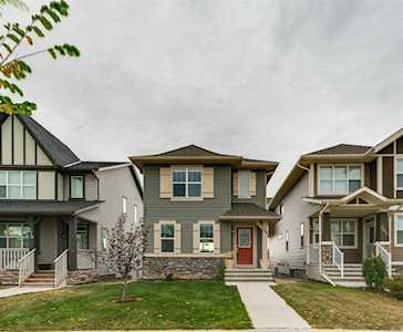 266 NW Nolan Hill Dr Calgary, AB T3R 0T1