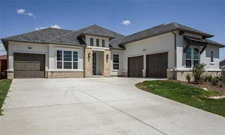 1724 Crested Ridge Fort Worth, TX 76008
