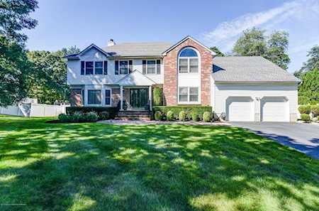 26 Kimberly Ct Manalapan, NJ 07726