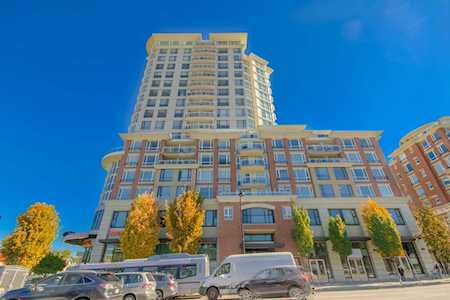 4028 Knight Street #302 Vancouver, BC V5N 5Y8