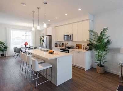 84 Evanscrest Manor Calgary, AB T3R 1V5