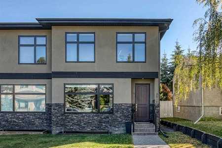 2018 32 St SW Calgary, AB T3E 2R3