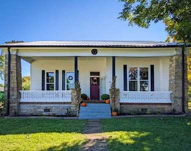 211 Jackson St White Bluff, TN 37187