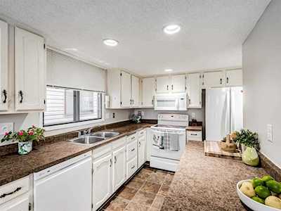 23 Strathcona Crescent SW Calgary, AB T3H 1K9
