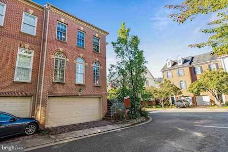 268 Medlock Ln Alexandria, VA 22304