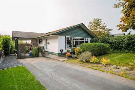 1031 Whitchurch Street North Vancouver, BC V7L 2A8