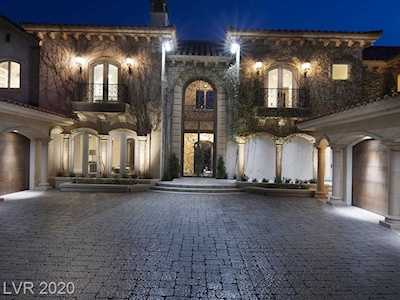 9017 Grove Crest Ln Las Vegas, NV 89134