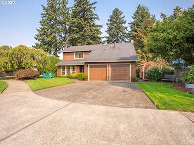 16245 NE Tillamook Ct Portland, OR 97230