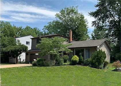 28001 Lincoln Rd Bay Village, OH 44140