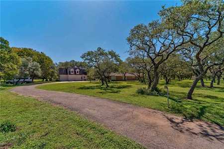 24 Country Oaks DR Buda, TX 78610
