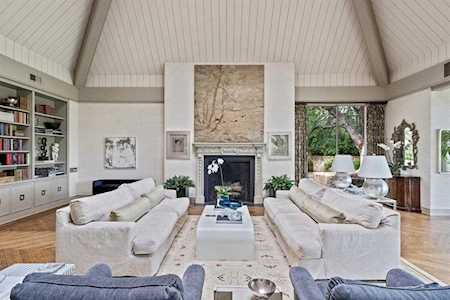 6000 Indian Creek Court Westover Hills, TX 76107