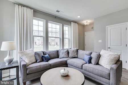 9703 Tealbriar Dr #269 Upper Marlboro, MD 20772