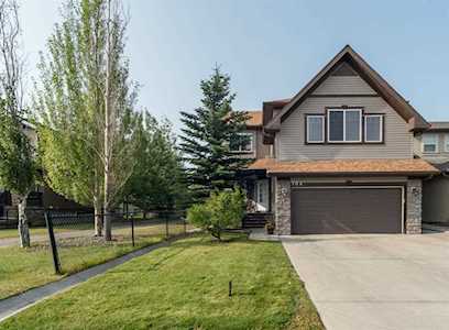 104 Panamount Green NW Calgary, AB T2K 6K3