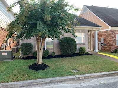 1242 Oak Creek Dr Collierville, TN 38017