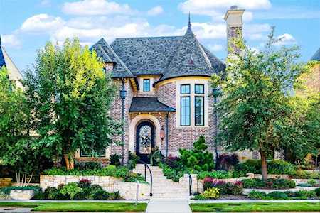6828 Bonaparte Court Plano, TX 75024