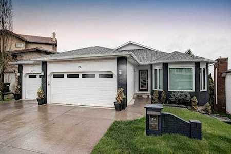24 Signal Hill Way SW Calgary, AB T3H 2M3