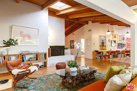 3858 Roble Vista Drive Los Angeles, CA 90027