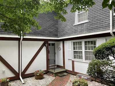 32 Linden St #4 Wellesley, MA 02482