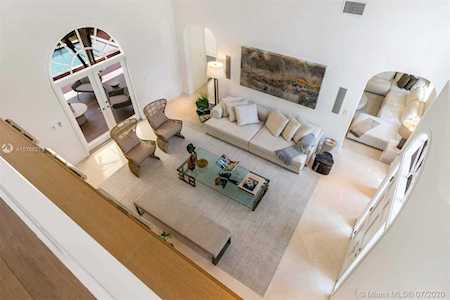 6650 Pinetree Ln Miami Beach, FL 33141