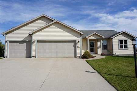 104 Grandview Ct Columbus, WI 53925